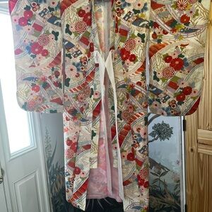 Floral Vintage Japanese Kimono- damage/old seams/ thread